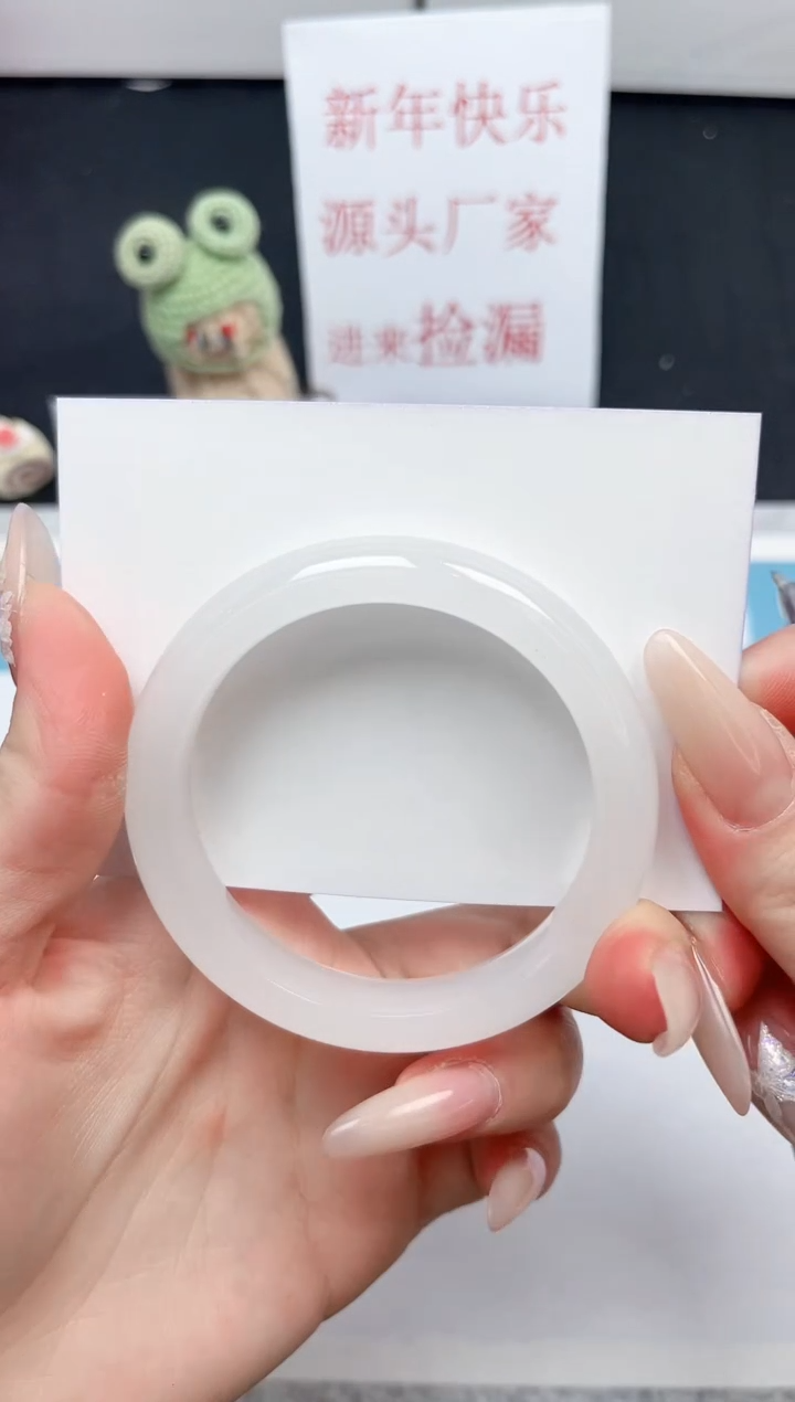 【闪购商品】石英质玉手镯未镶嵌236-52.7