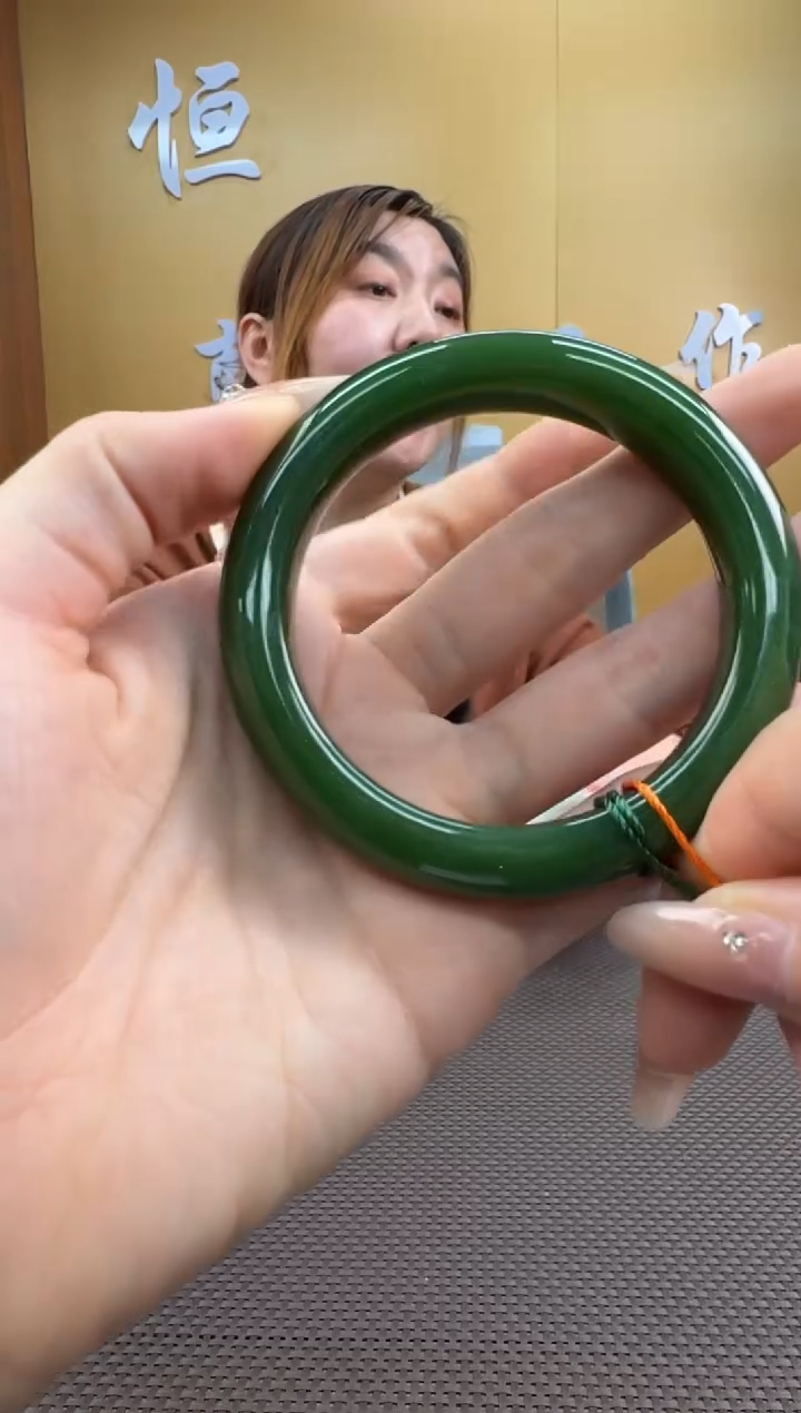 【闪购商品】和田玉手镯未镶嵌59