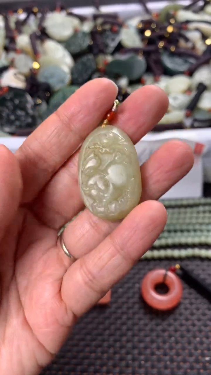 【闪购商品】和田玉颈饰未镶嵌多样性发货没有证书拍一发一有瑕
