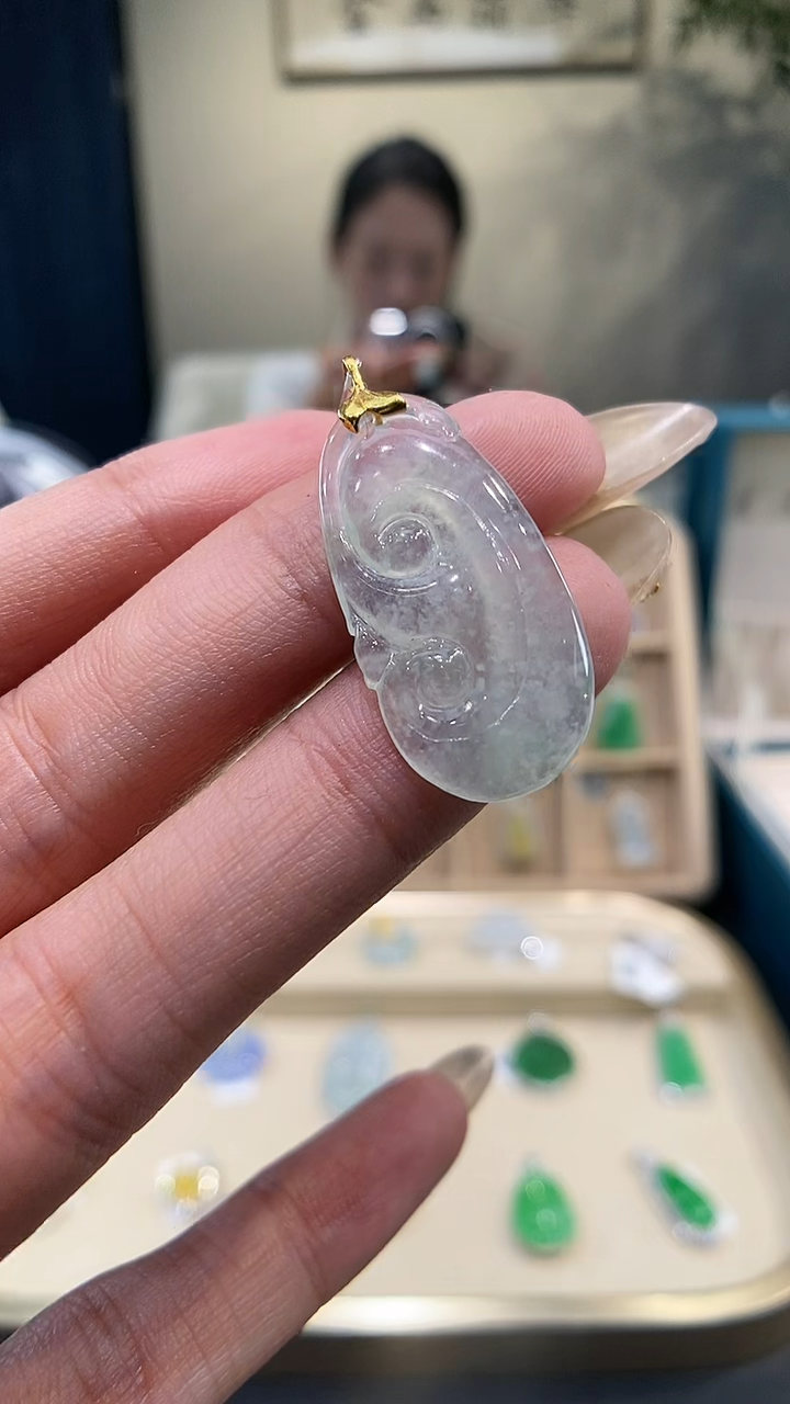 【闪购商品】翡翠吊坠(不含链)18K金镶嵌如意