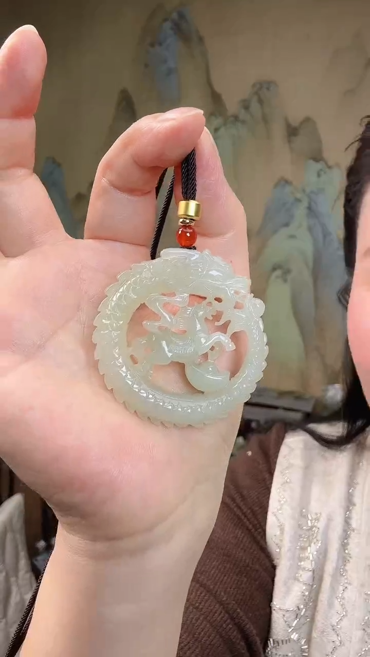 颈饰未镶嵌和田玉.