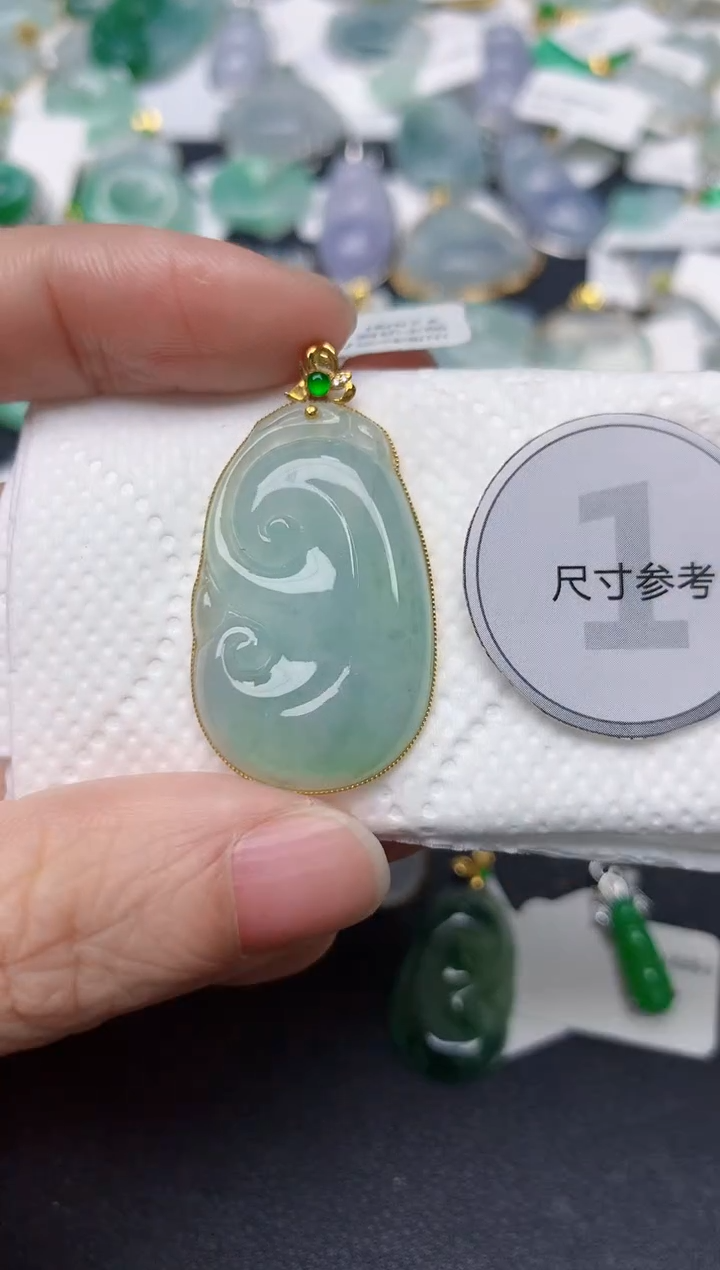 颈饰18K金镶嵌翡翠天然翡翠A货