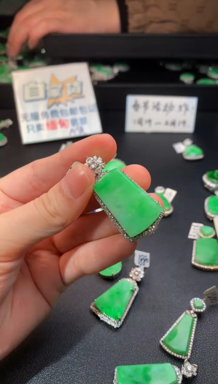 【闪购商品】翡翠颈饰银S925镶嵌翡翠