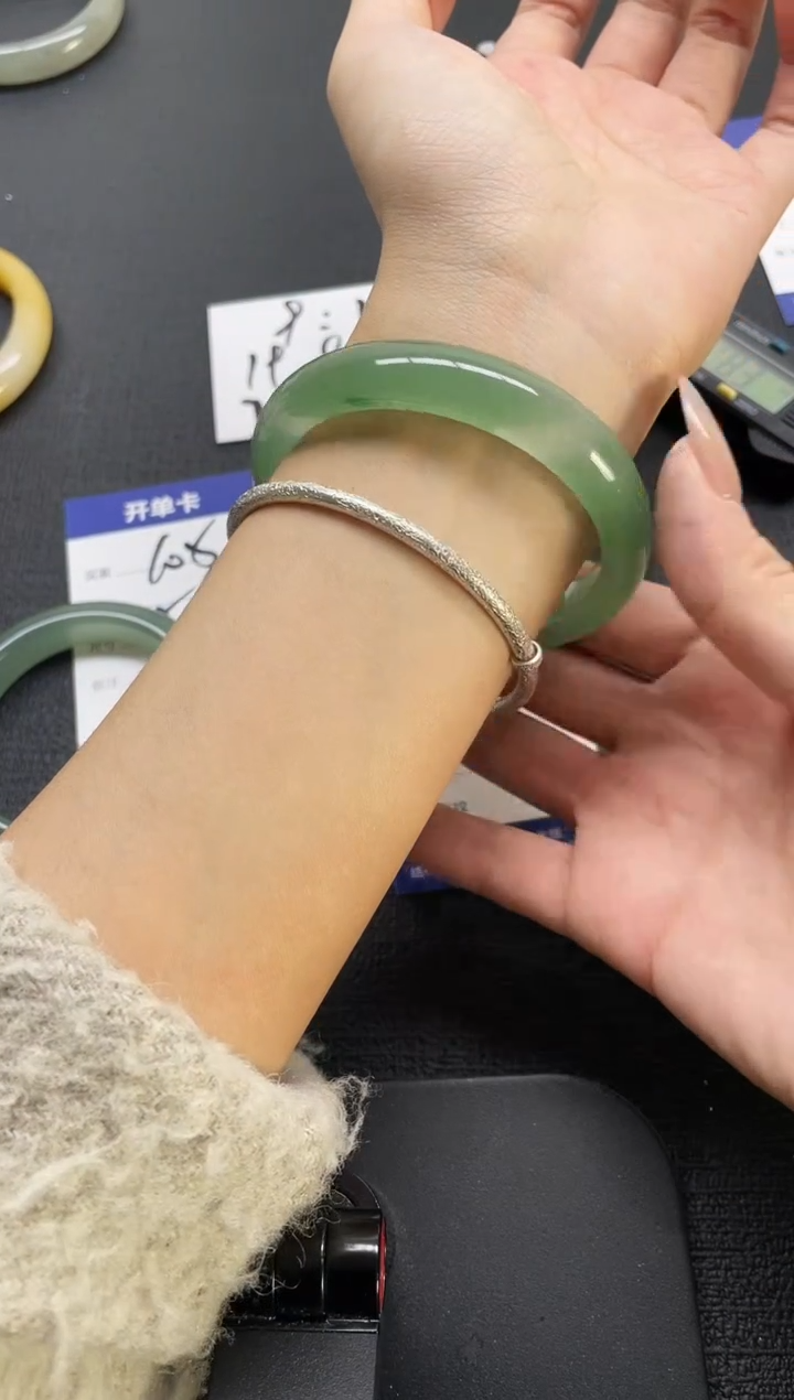 未镶嵌手镯石英质玉106-60
