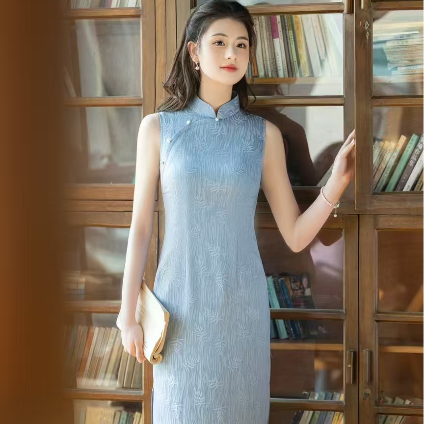 2025年春夏季新款浅蓝淑女无袖提花旗袍日常穿优雅改良新中式复古