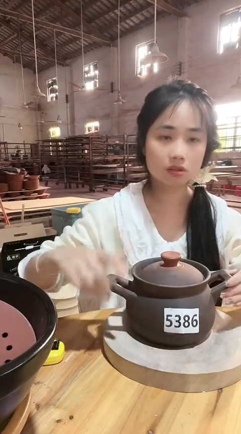 陶5386瑕疵1.5紫砂大肚锅带盖