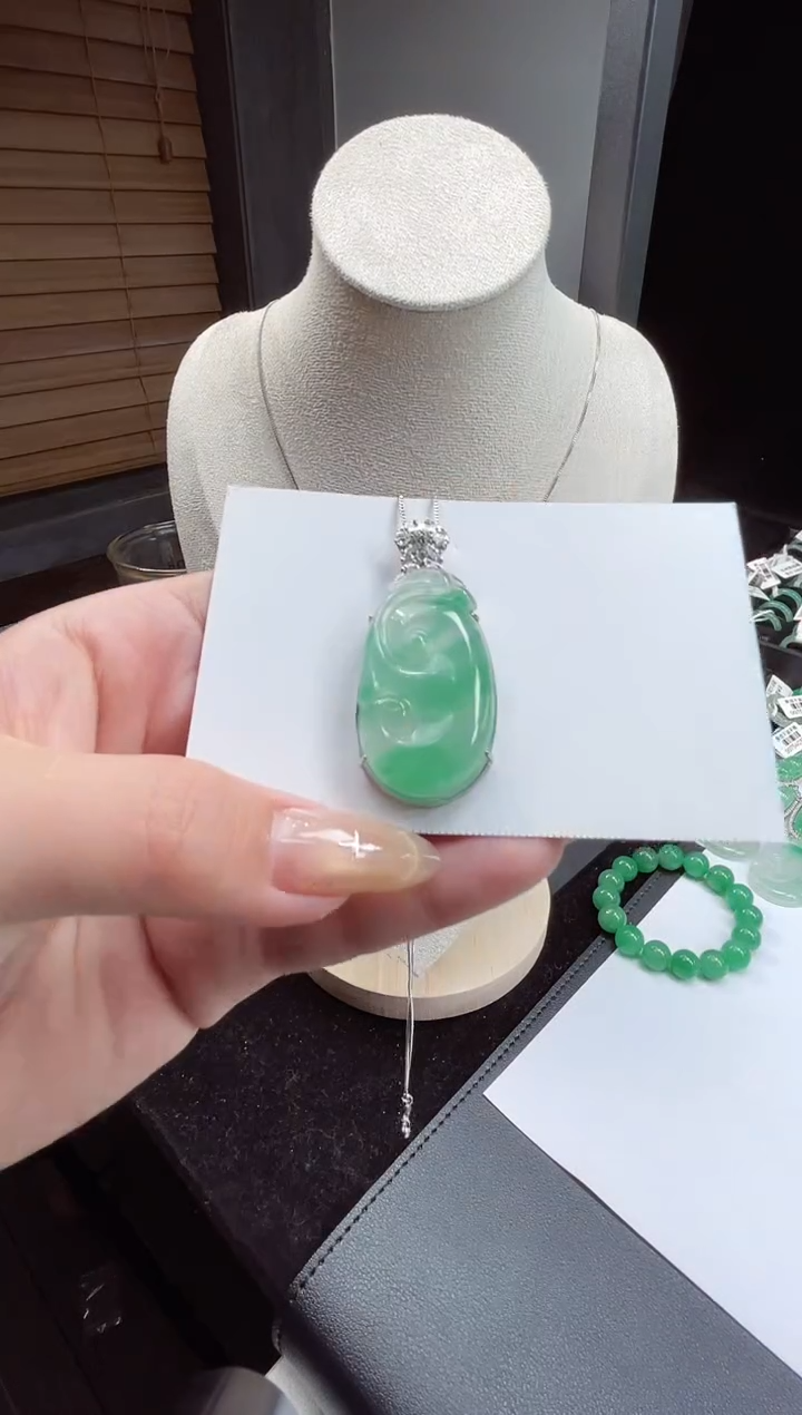 吊坠(赠链)银S925镶嵌石英质玉（非洲翠）25.430如意