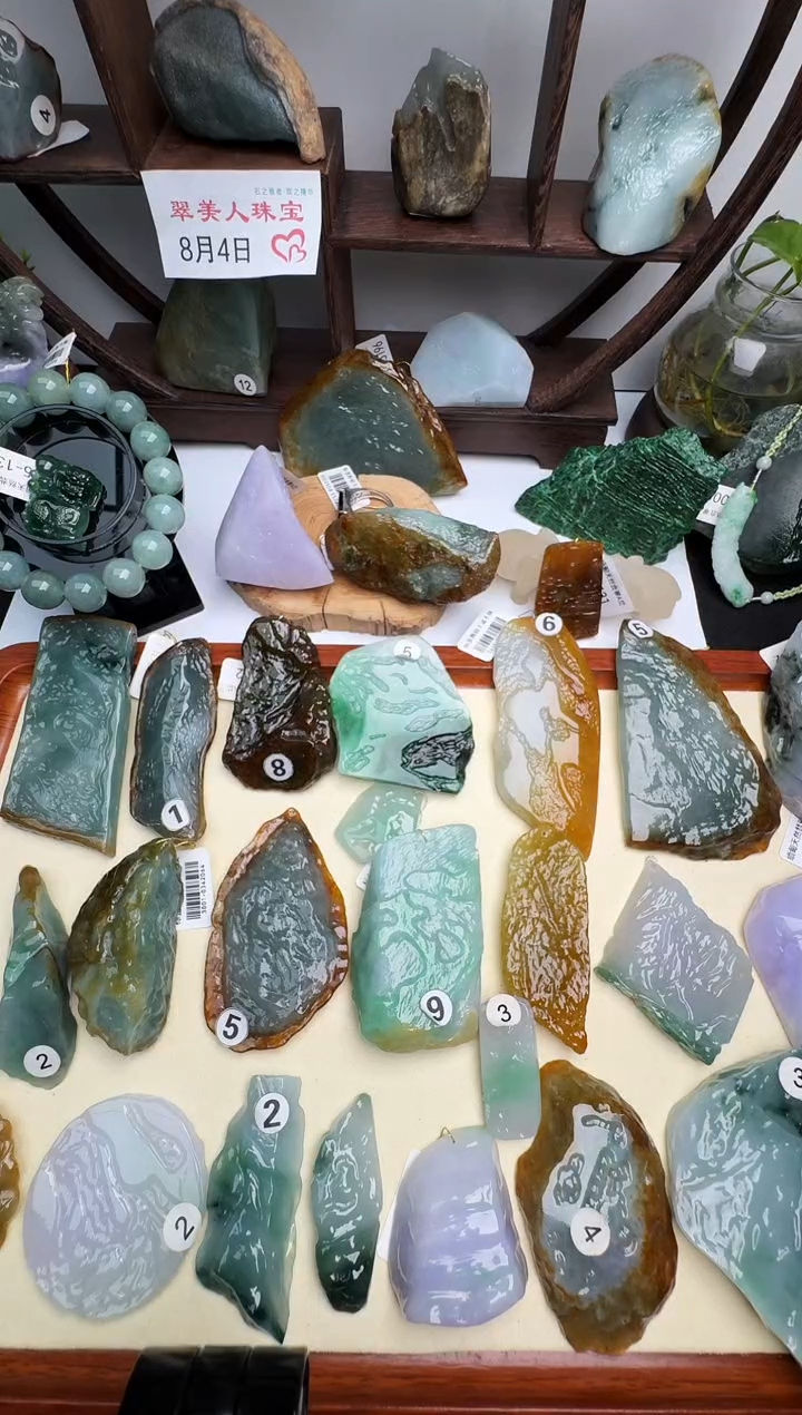 翡翠未镶嵌颈饰原石29755