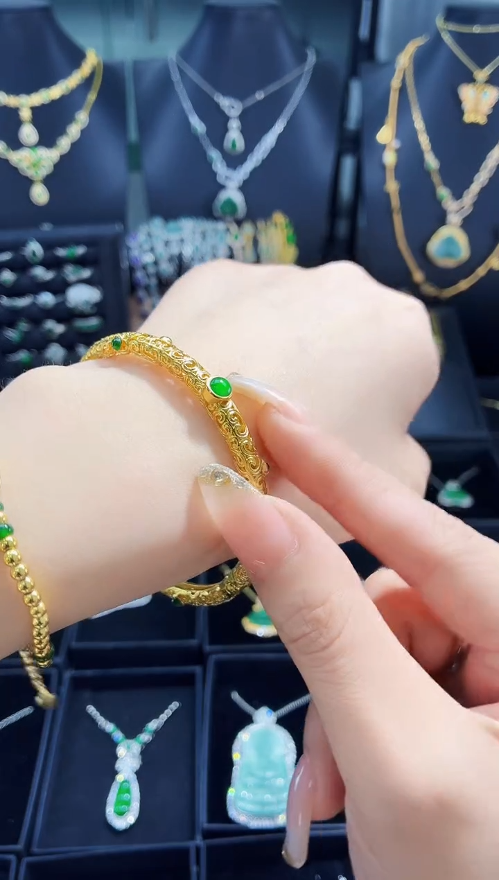 未镶嵌手链翡翠手镯
