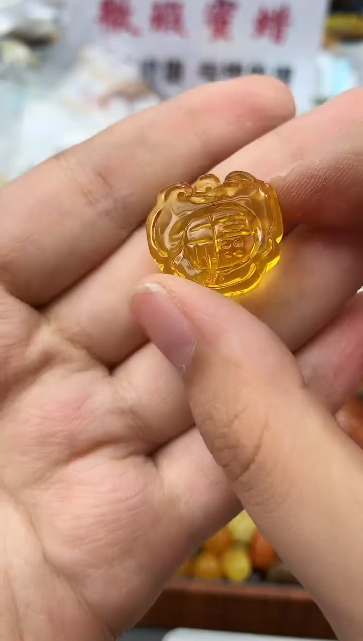 未镶嵌琥珀珠宝奇石249