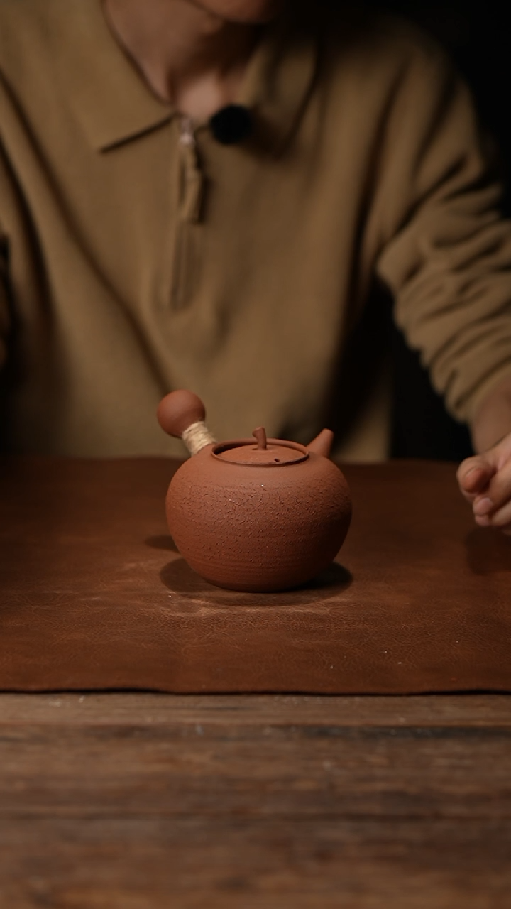 010肌理感纯手工侧把壶