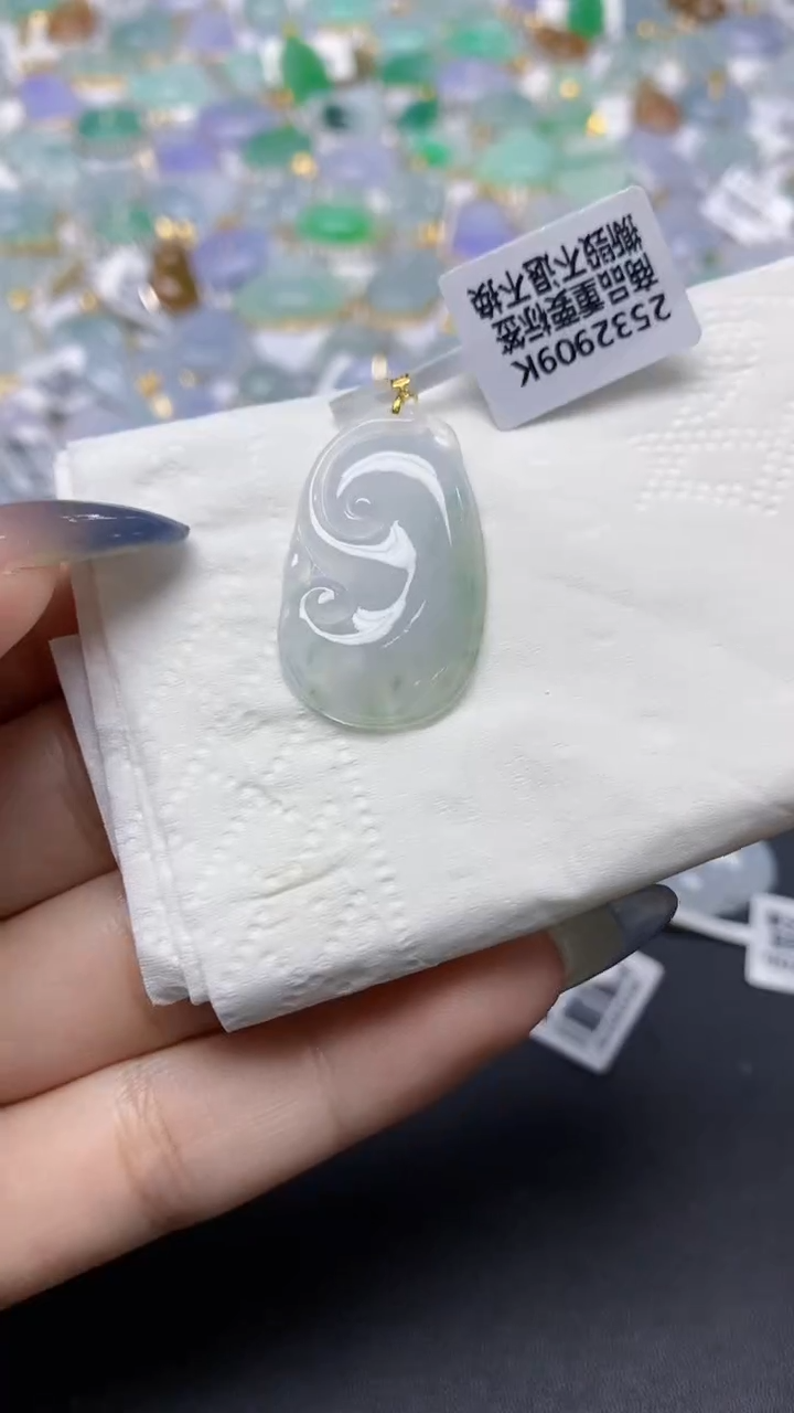 翡翠18K金镶嵌颈饰天然a货翡翠
