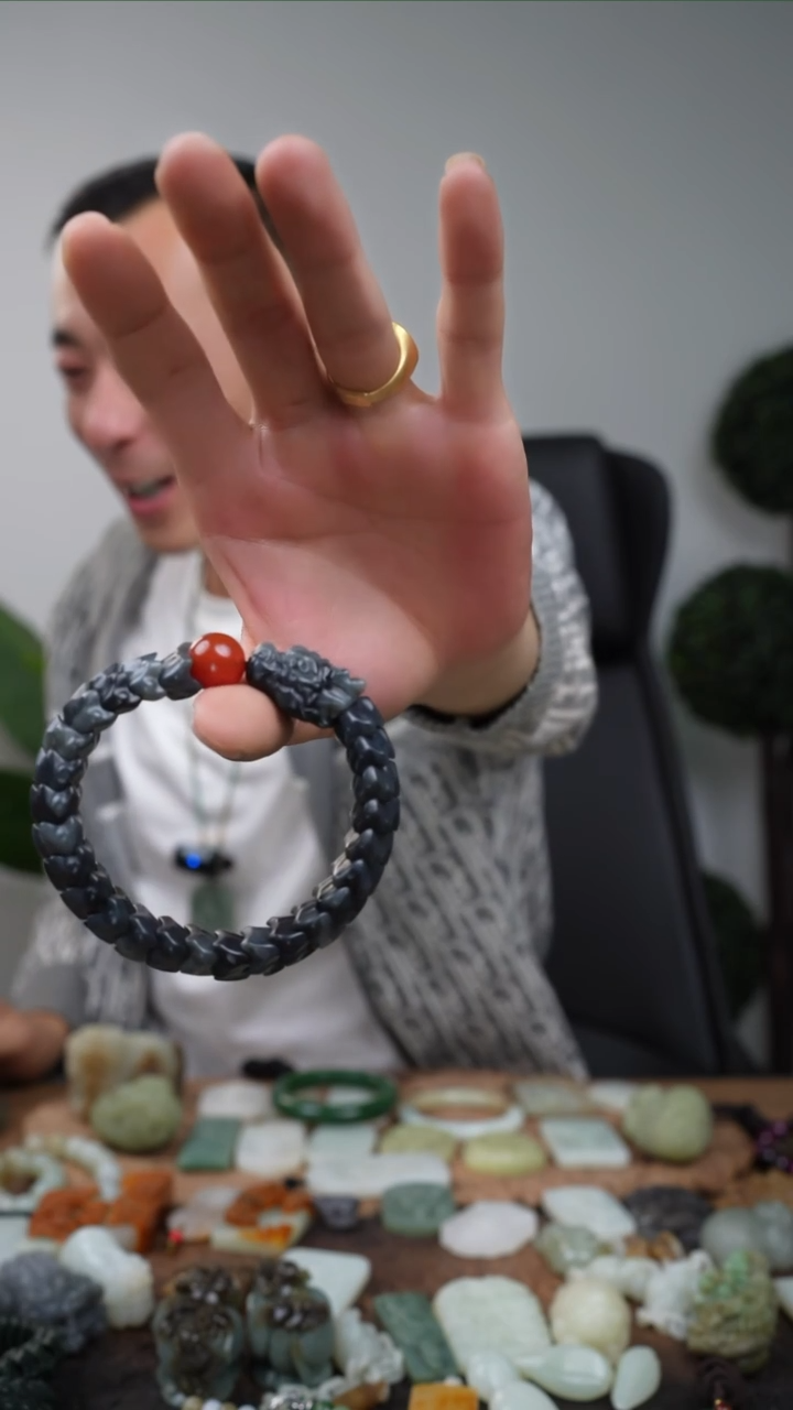 手串未镶嵌和田玉（碧玉）龙骨手串