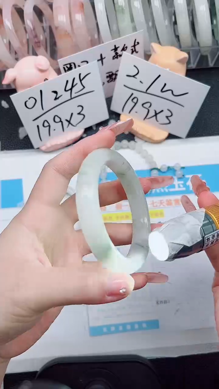 【闪购商品】石英质玉手镯未镶嵌225-60