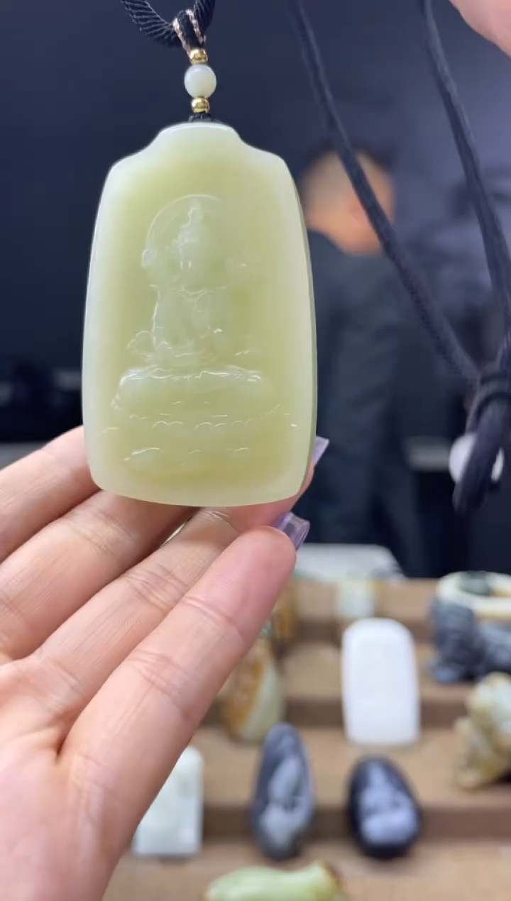 颈饰未镶嵌和田玉1