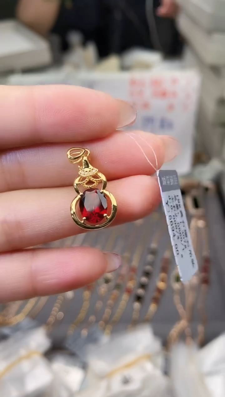 颈饰18K金镶嵌石榴石--专柜--