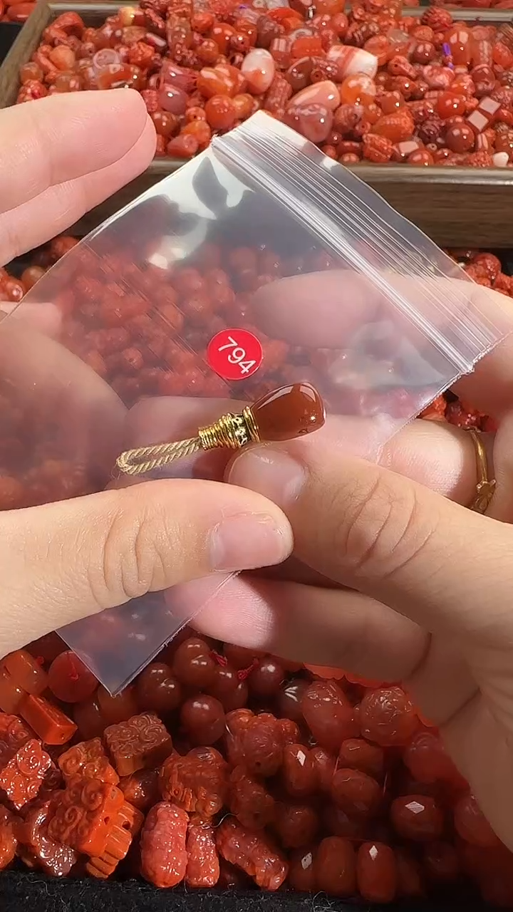 颈饰未镶嵌南红玛瑙1