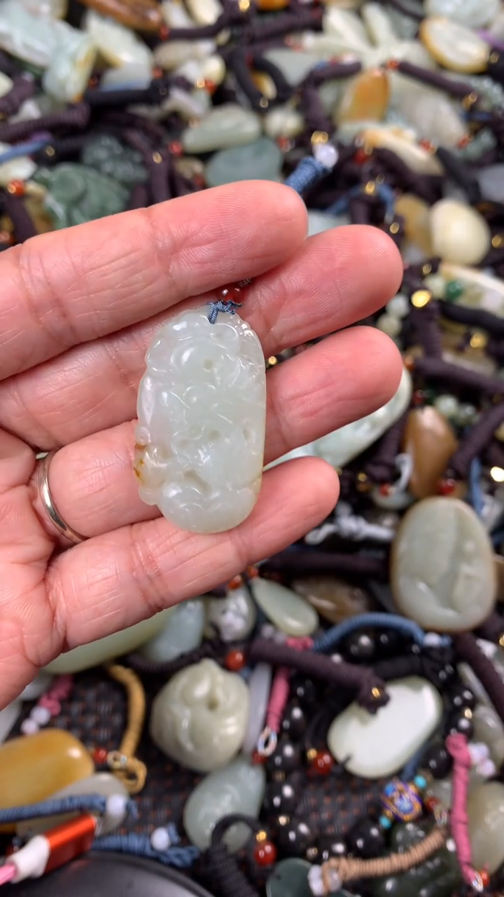 【闪购商品】和田玉颈饰未镶嵌多样性发货没有证书拍一发一有瑕