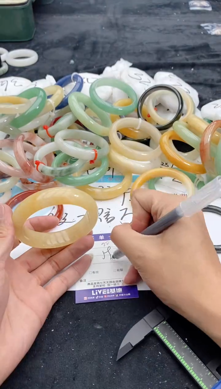 【闪购商品】石英质玉手镯未镶嵌90+59-60