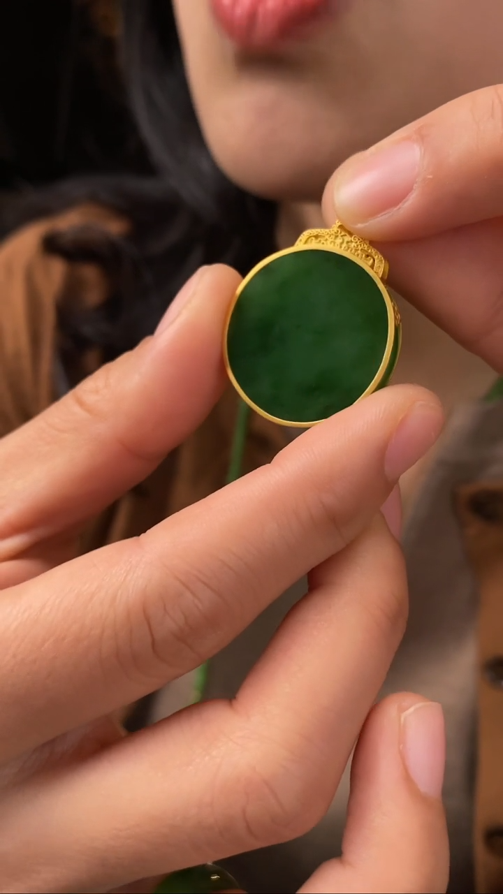 【闪购商品】和田玉吊坠18K金镶嵌【玉道侠侣】俄料碧玉7号矿圆牌