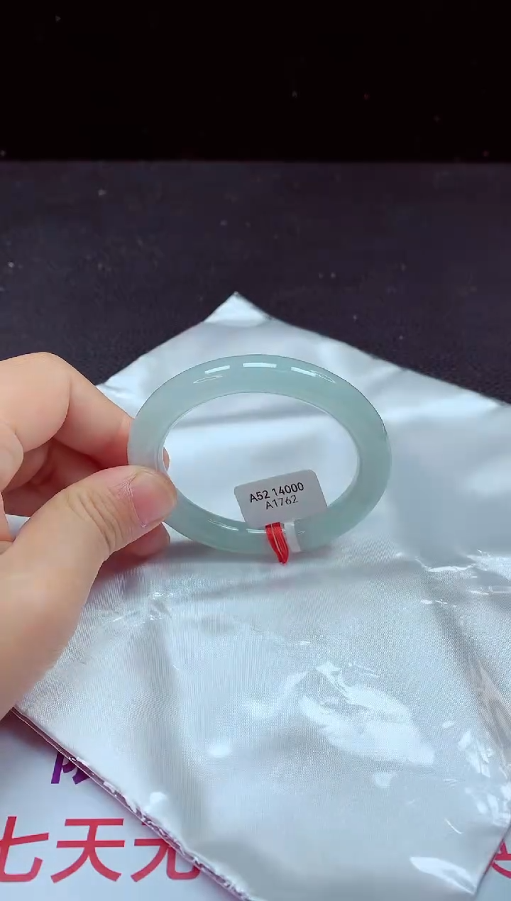 【闪购商品】翡翠手镯未镶嵌镯子52+