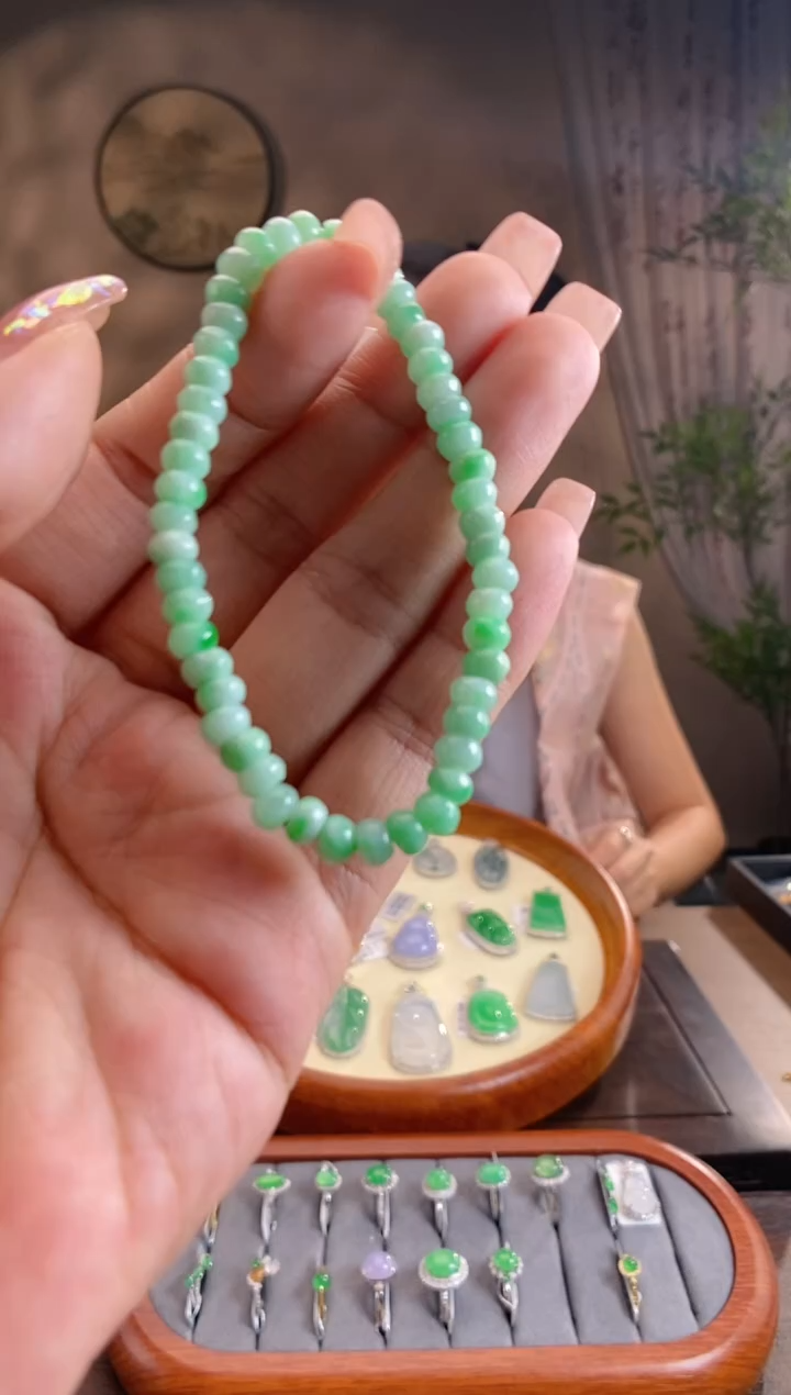 翡翠未镶嵌吊坠(不含链)手串