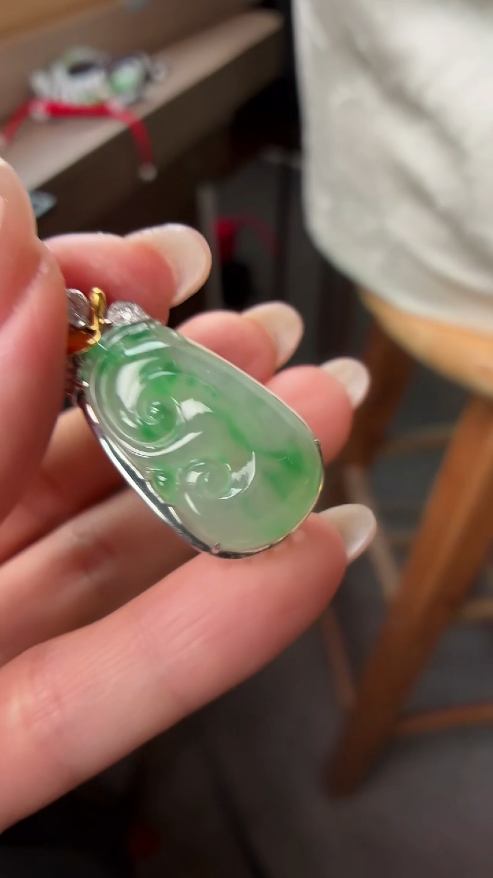 吊坠(不含链)18K金镶嵌翡翠如意