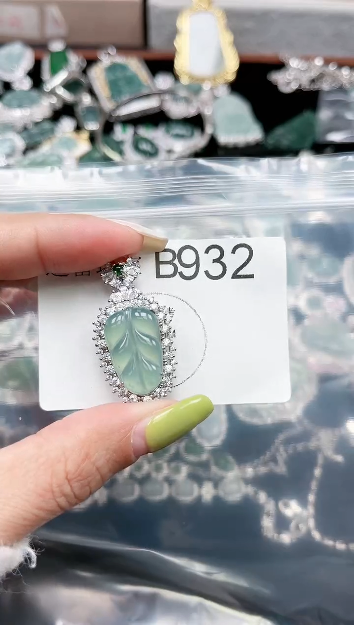 【闪购商品】翡翠颈饰未镶嵌932赠皮绳