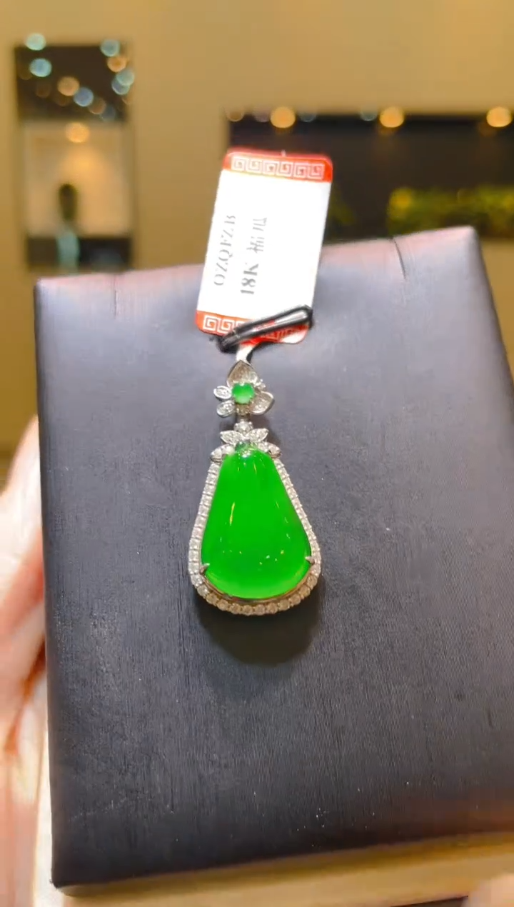 翡翠18K金镶嵌吊坠(赠链)翡翠A76