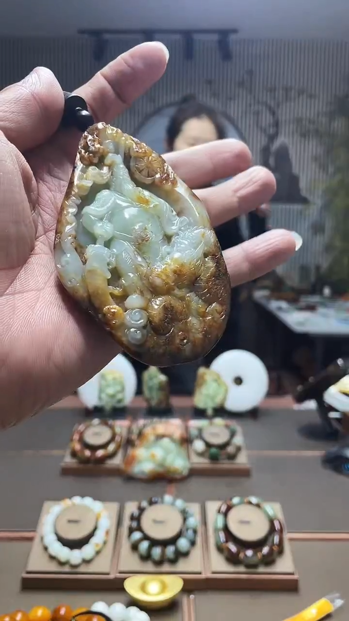 【闪购商品】透闪石质玉挂件未镶嵌关公