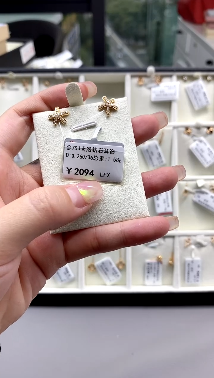 【闪购商品】钻石颈饰18K金镶嵌标签损坏不退不换