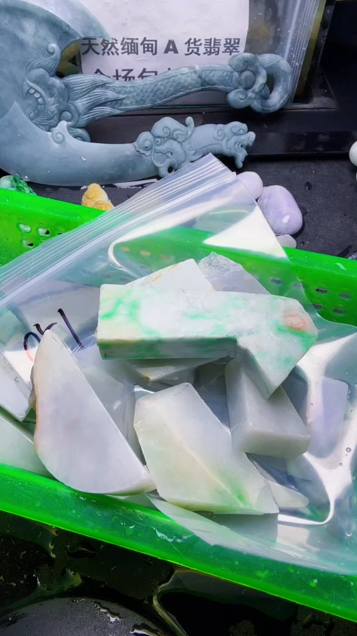 未镶嵌挂件翡翠奧****）天然翡翠051