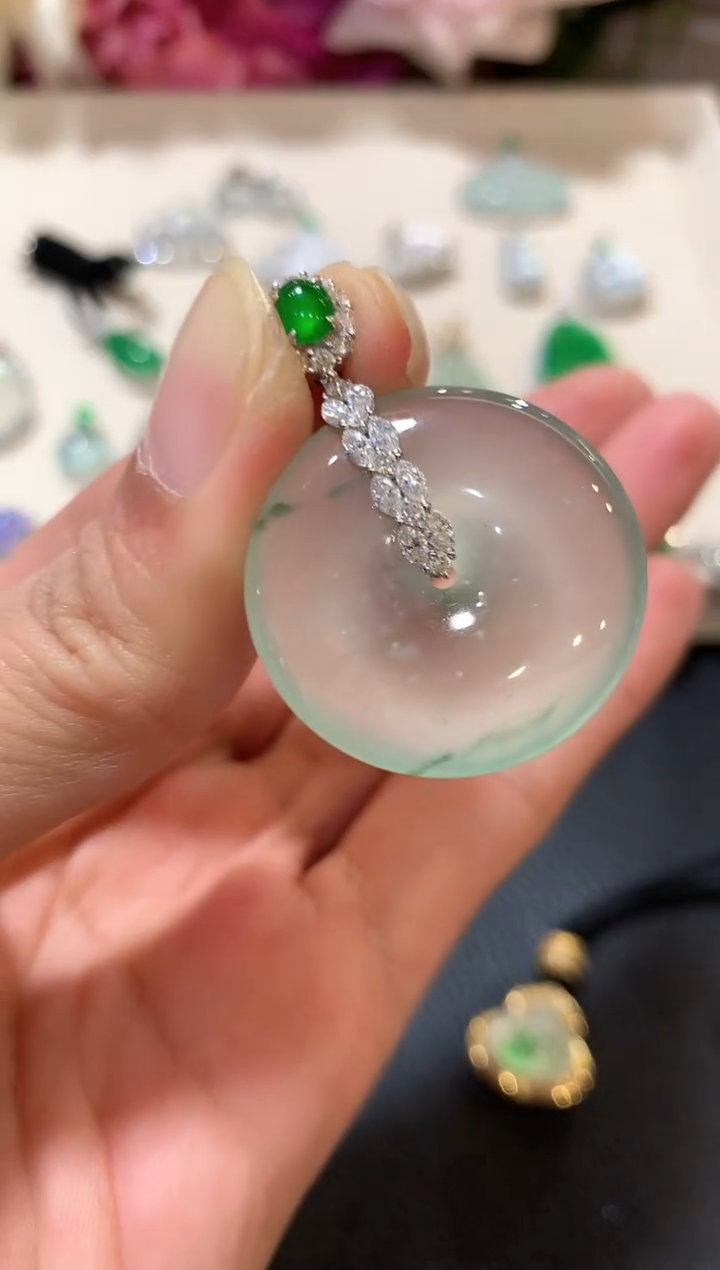 吊坠(不含链)18K金镶嵌翡翠m87     