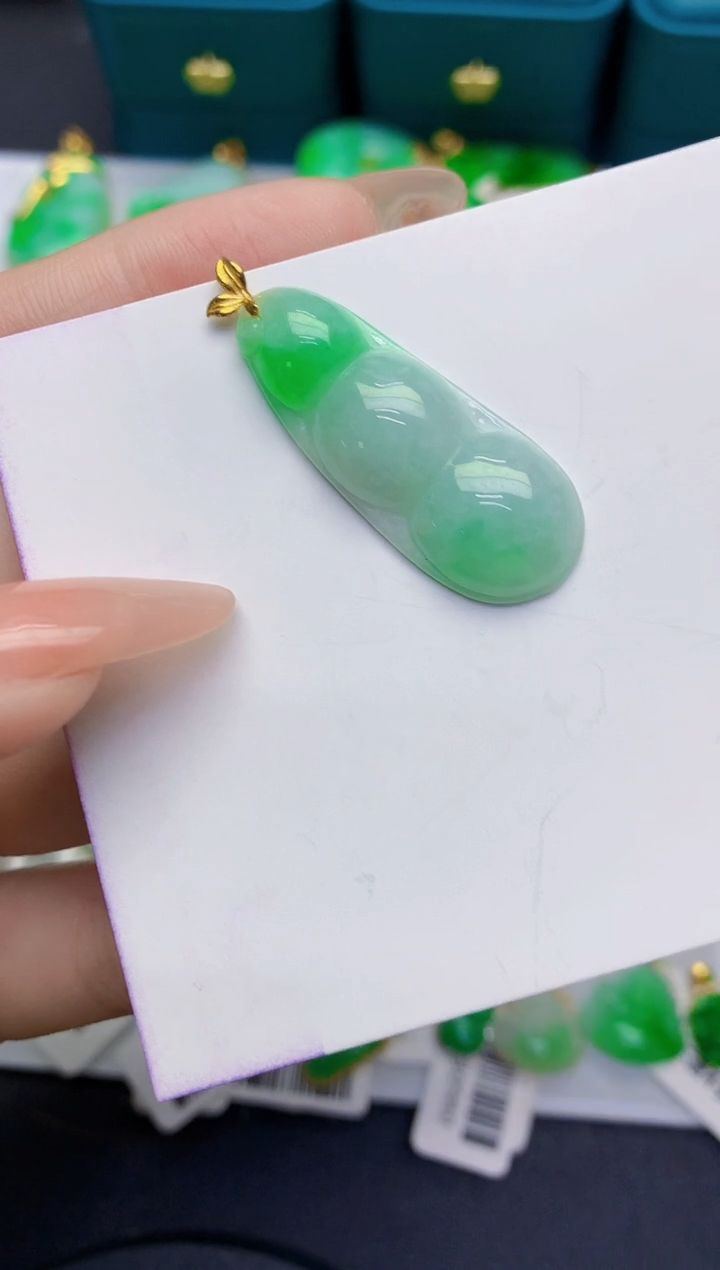 颈饰18K金镶嵌翡翠缅甸天然翡翠A货