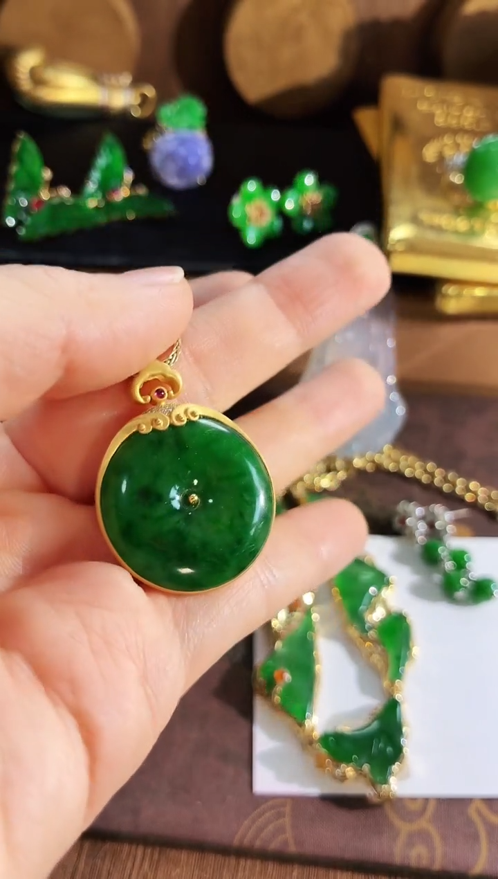 翡翠18K金镶嵌吊坠(不含链)吊坠