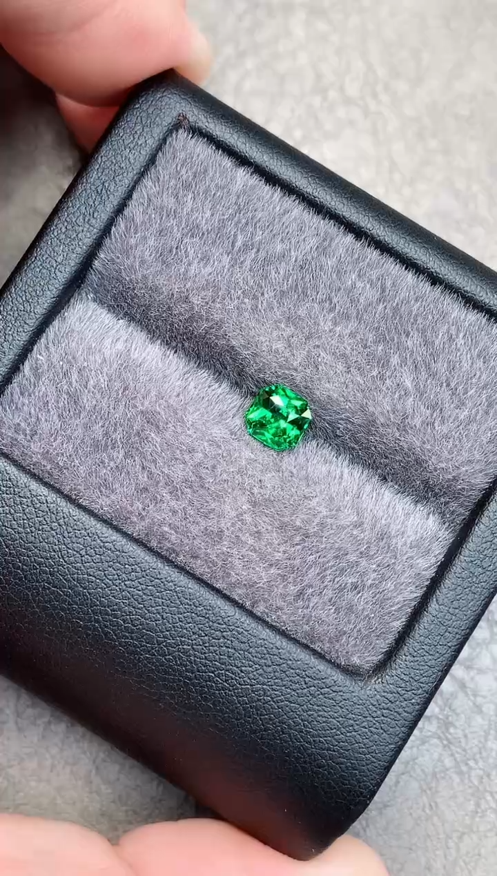 【闪购商品】石榴石（沙弗莱）裸石未镶嵌1.01ct 卡扎尼吉尔德雷切 SY