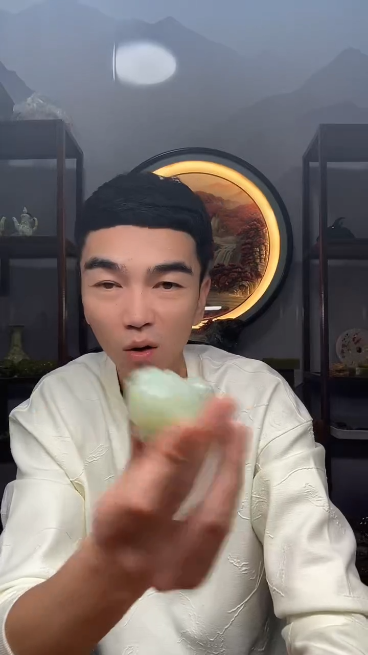 未镶嵌蛇纹石玉鱼缸石金蝉