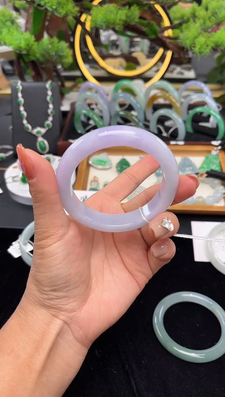 未镶嵌手镯翡翠?****七手镯