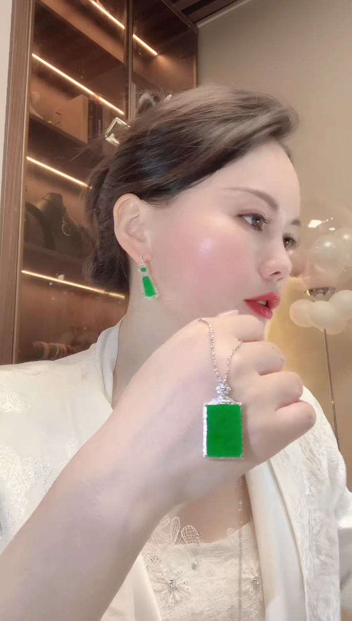 【闪购商品】翡翠吊坠(不含链)18K金镶嵌A61 多样性发货一件