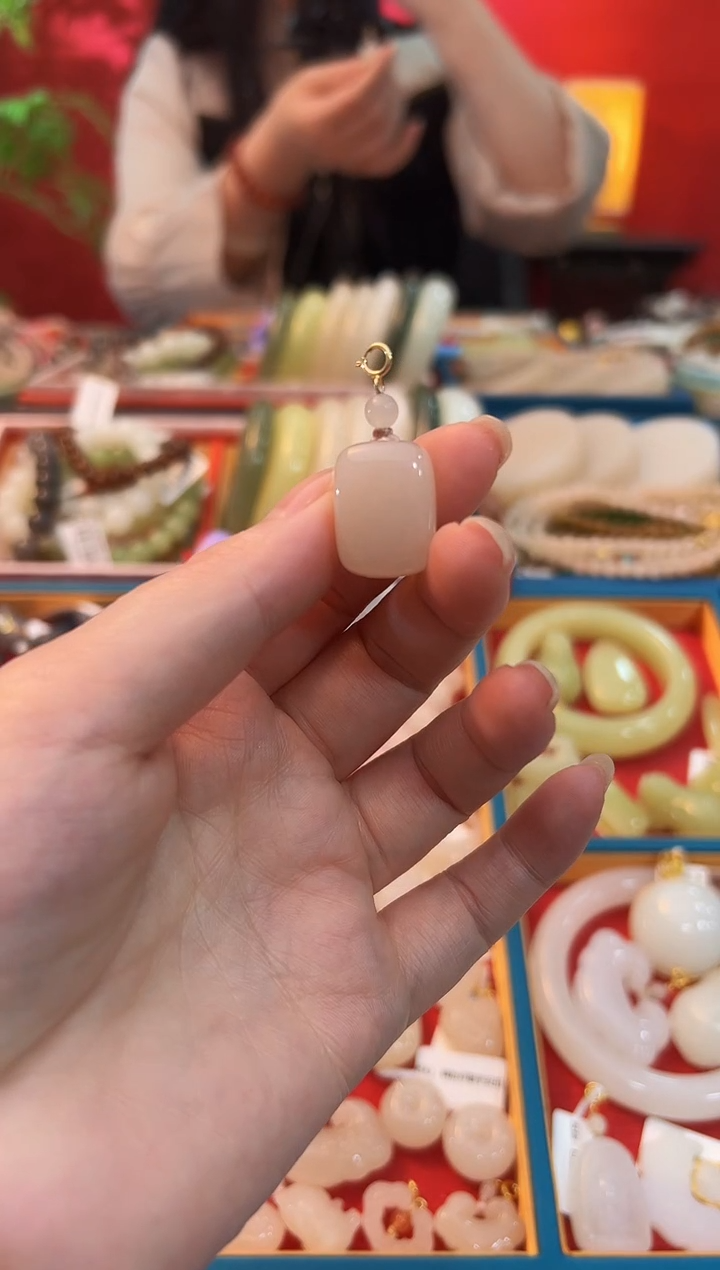 【闪购商品】和田玉吊坠未镶嵌藕粉胖墩无事牌