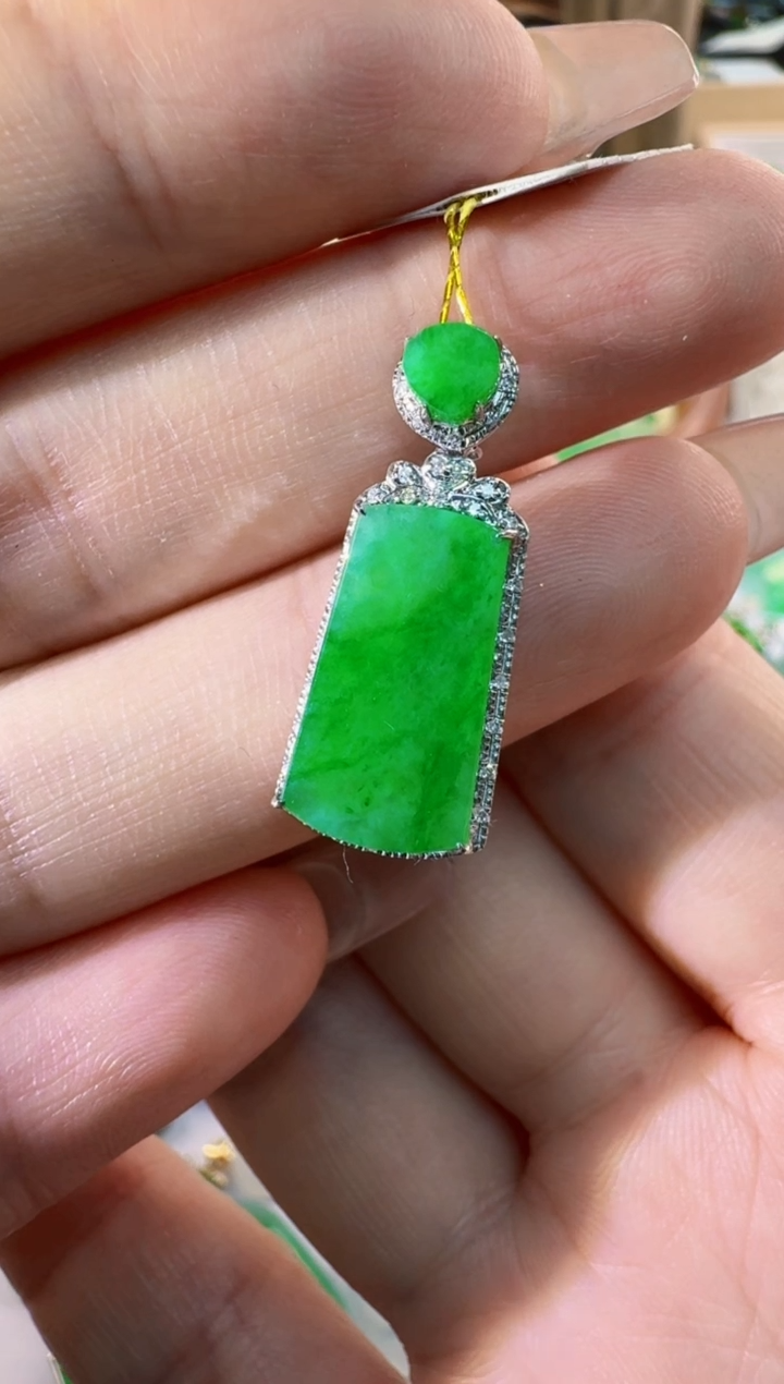 【闪购商品】翡翠颈饰18K金镶嵌缅甸翡翠A货吊坠