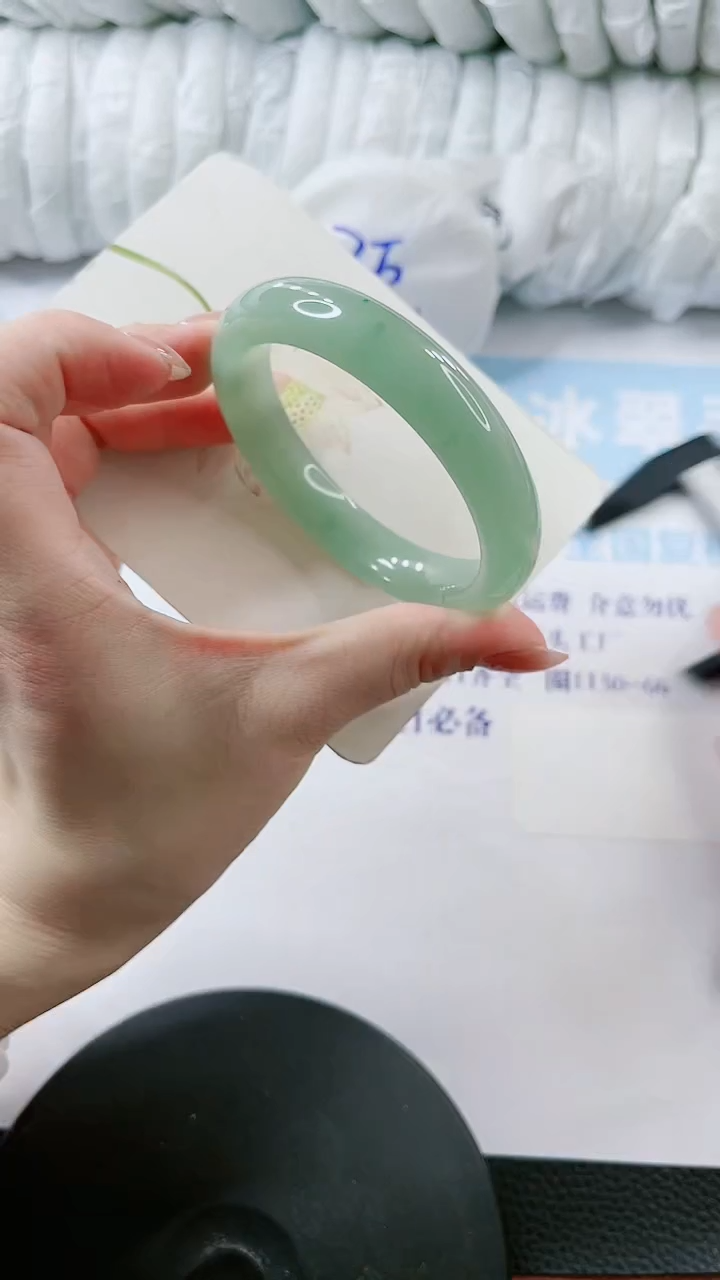 【闪购商品】石英质玉手镯未镶嵌多样性发货L258