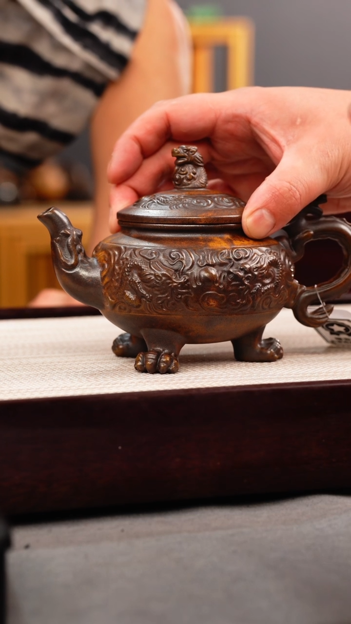 茶杯紫砂龙骨金砂 三足龙尊 刻绘