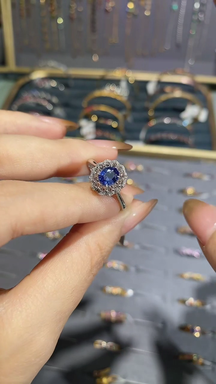 【闪购商品】蓝宝石戒指18K金镶嵌戒指