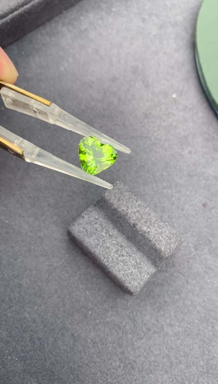 【闪购商品】橄榄石裸石未镶嵌3.9ct橄榄石