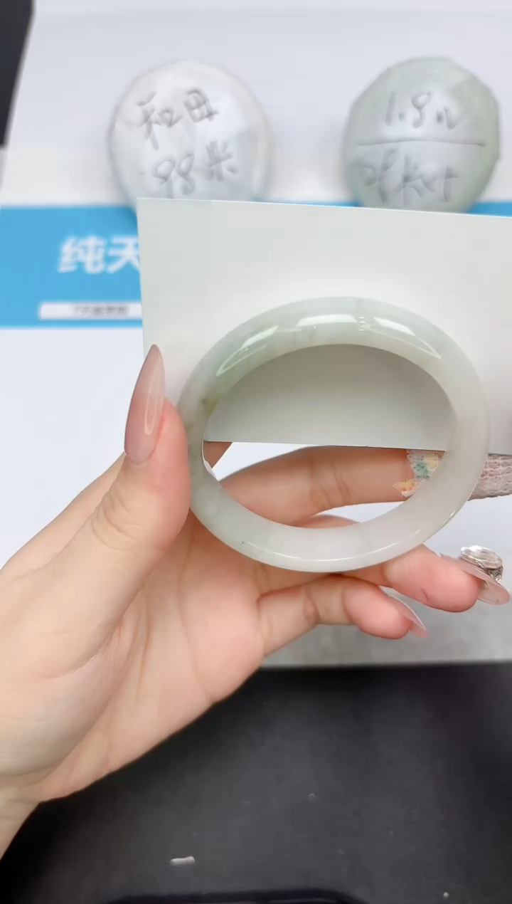 【闪购商品】石英质玉手镯未镶嵌106-54.8