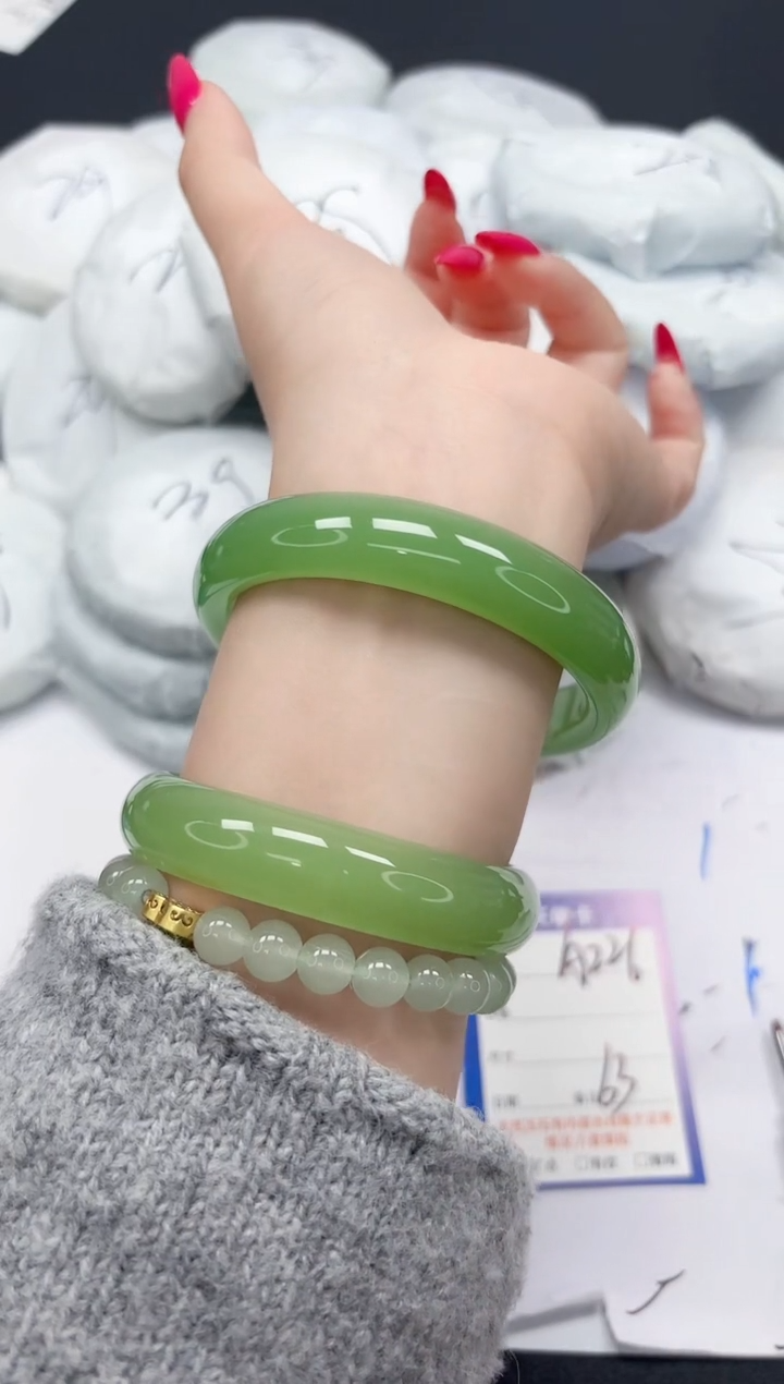 未镶嵌手镯石英质玉A226/63