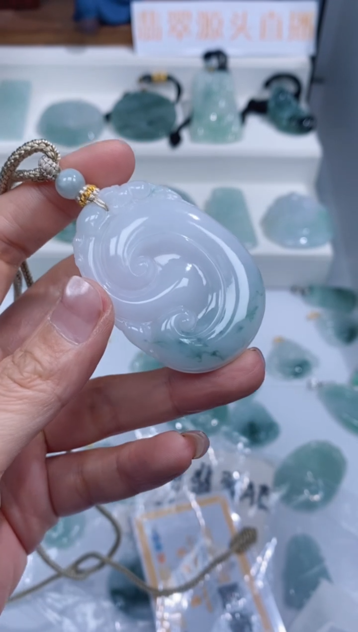 颈饰未镶嵌翡翠吊坠