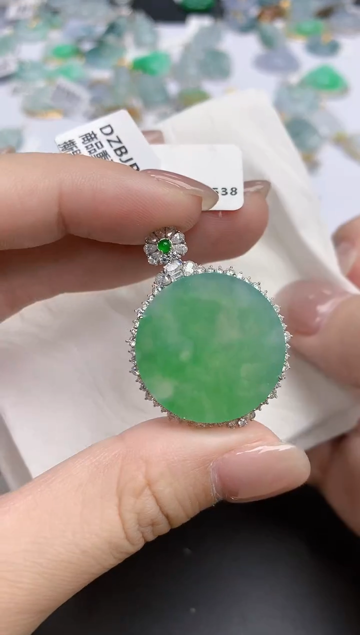 【闪购商品】翡翠颈饰18K金镶嵌天然缅甸翡翠A货