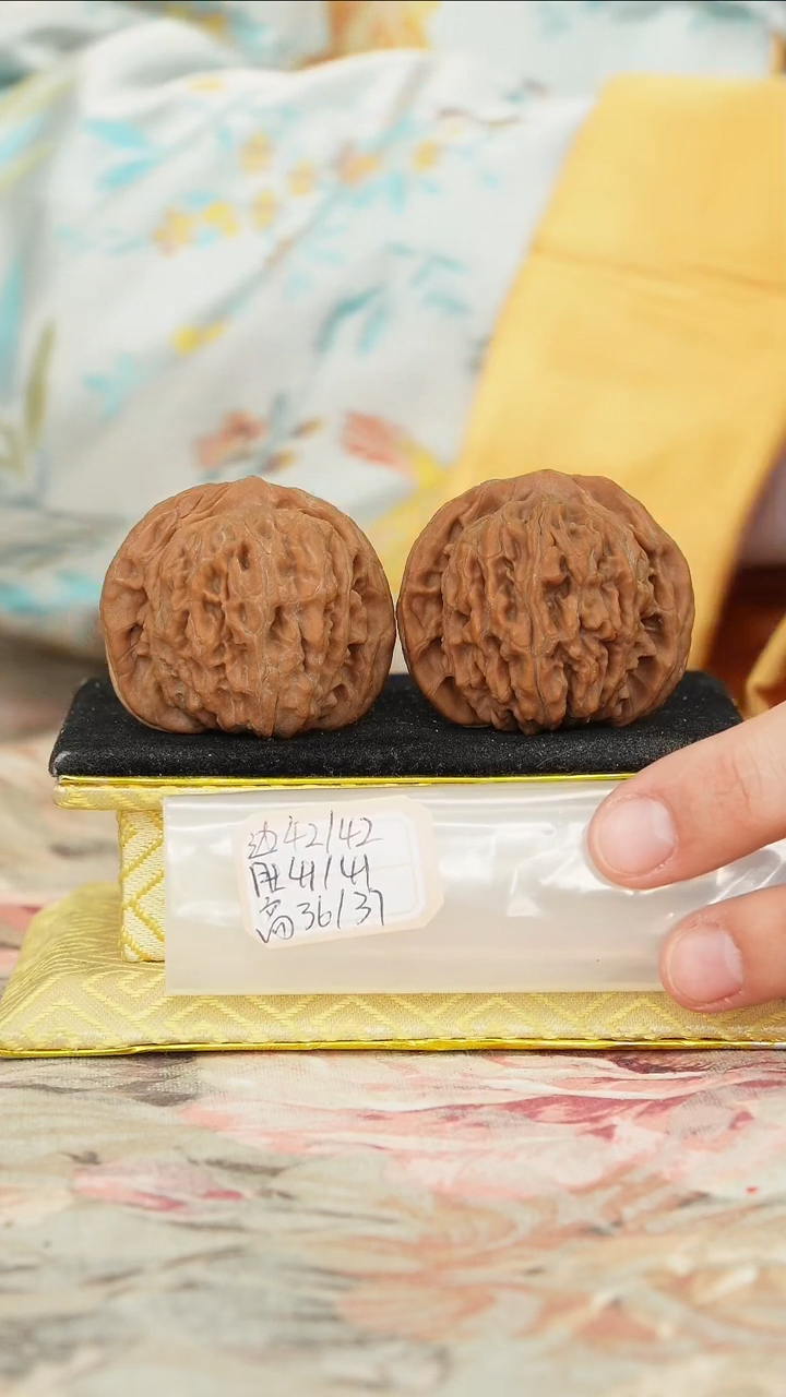 【闪购商品】文玩核桃把件一代楼微修